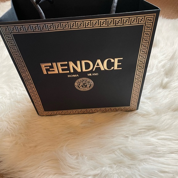 Fendace limited edition shopping bag - Picture 3 of 3